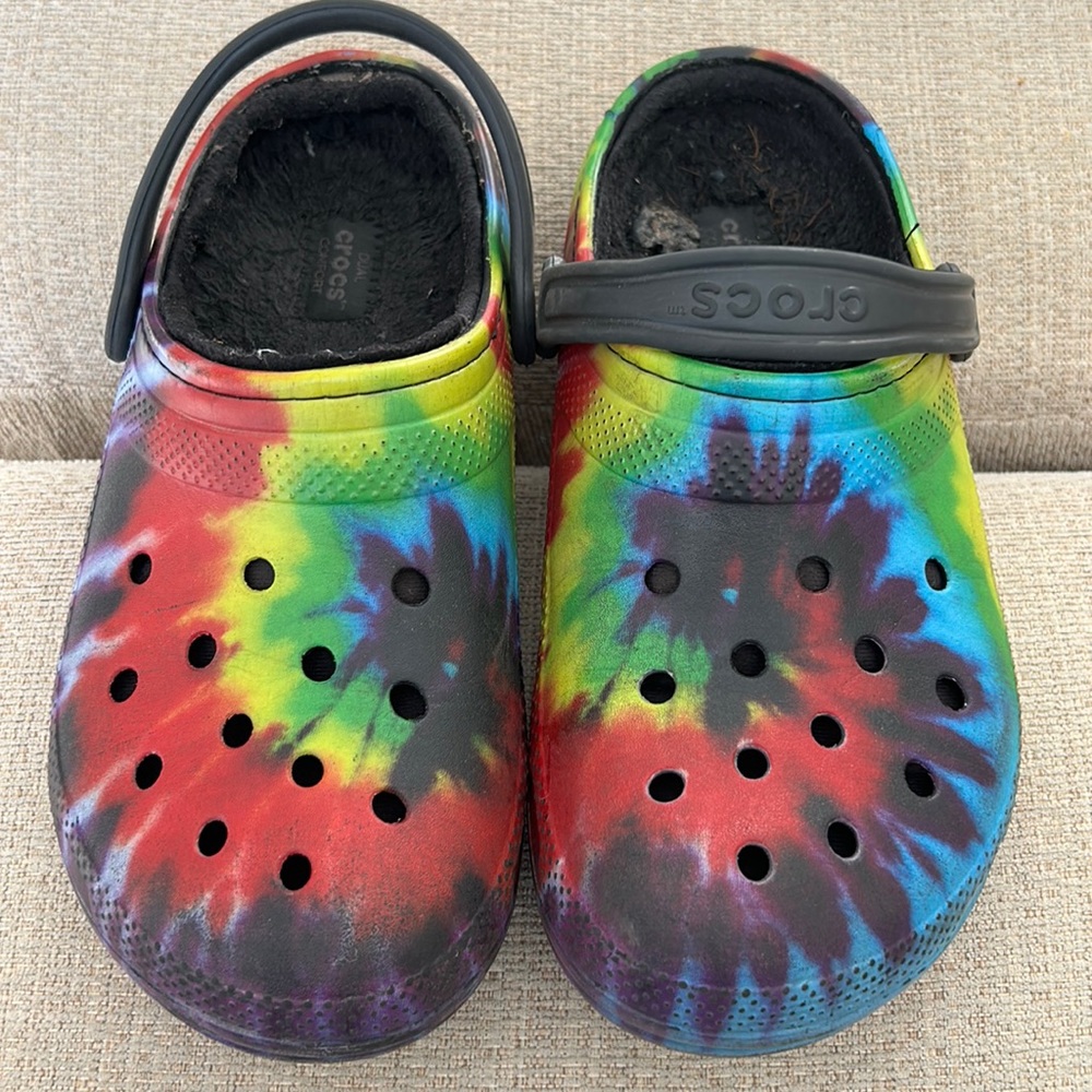 Croc size boys 6 women’s 8